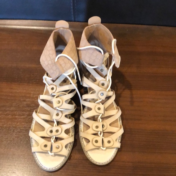 Von Dutch tighten up sandals size 7m - Picture 1 of 5